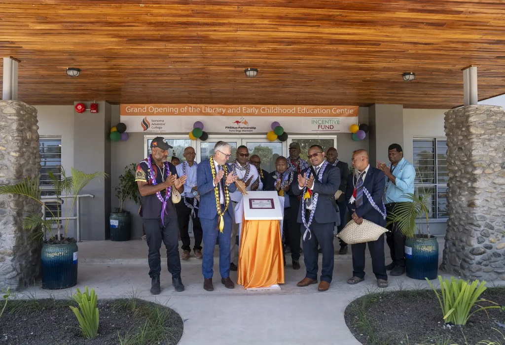 Australian High Commissioner Ewen McDonald AO, Minister for Higher Education, Research, Science and Technology Hon. Kinoka Feo, East New Britain Governor Hon. Michael Marum, Secretary for the Department of National Planning and Monitoring Mr Koney Samuel, and leaders of the Seventh-day Adventist Church officially open the new library and Early Childhood Education Centre at Sonoma Adventist College.